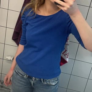 Blå blus med puffärm - Jätte söt blå blus💕