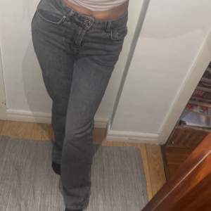 Jeans från Gina köpta för 500 säljes för 200 perfect jeans flared strl 34