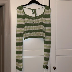 Grön topp i bomull - Grön topp i bomull i storlek xs. Använd några få gånger. Frakten ingår ej.