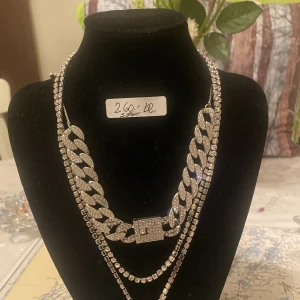 Halsband  - Silverfärgad Strass halsband 