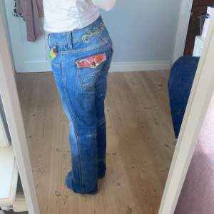 Lågmidjade coola jeans i storlek 28. Köpt här på plick men aldrig använt dom då dom är förstora på mig.