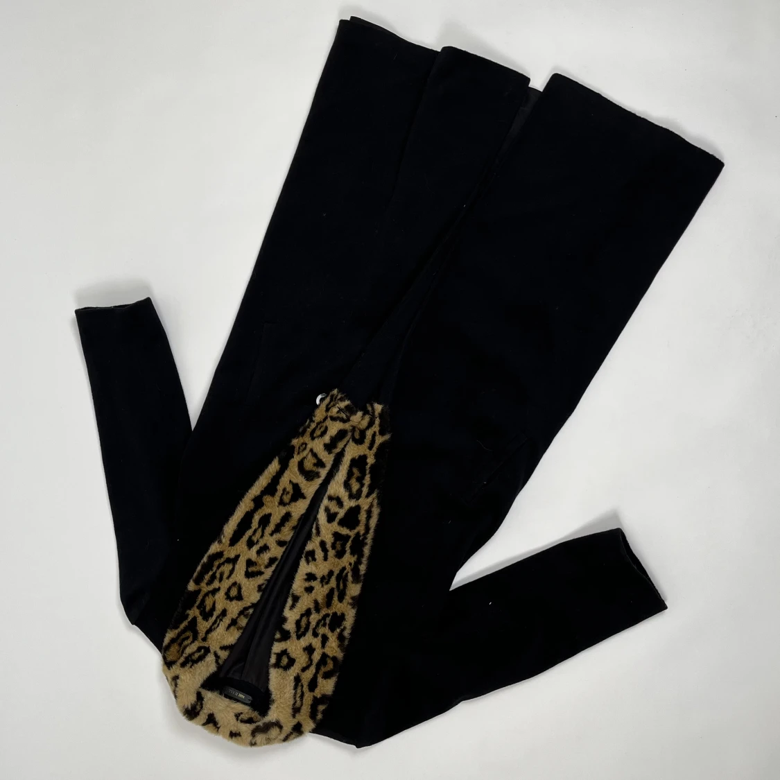 Superfin kappa med leopardpäls