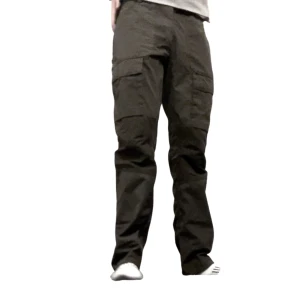 Pinewood cargobyxor från myrorna - Bra skick, tyget är mjukt och bekvämt. Second hand vara med viss tecken på användning då slitage under den vänstra fickan förekommer. Passform liknar oversized och storleken är kvinna 40 vilket motsvarar storlek M