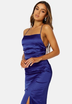 Balklänning - Klänning från bubbelroom köpt för 999kr använd en kväll på en gala och är i nyskick, pris kan diskuteras i pm