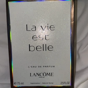 Parfym  - Nu säljer jag min lancome parfym som är en favorit hos mig, men inte kommit till en användning då jag fastnat mer för andra dofter. Vill därför bli av med den, då någon annan kan ha användning utav den 