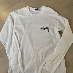Stussy tröja - stussy långärmad tröja i M unisex, använd ett fåtal gånger