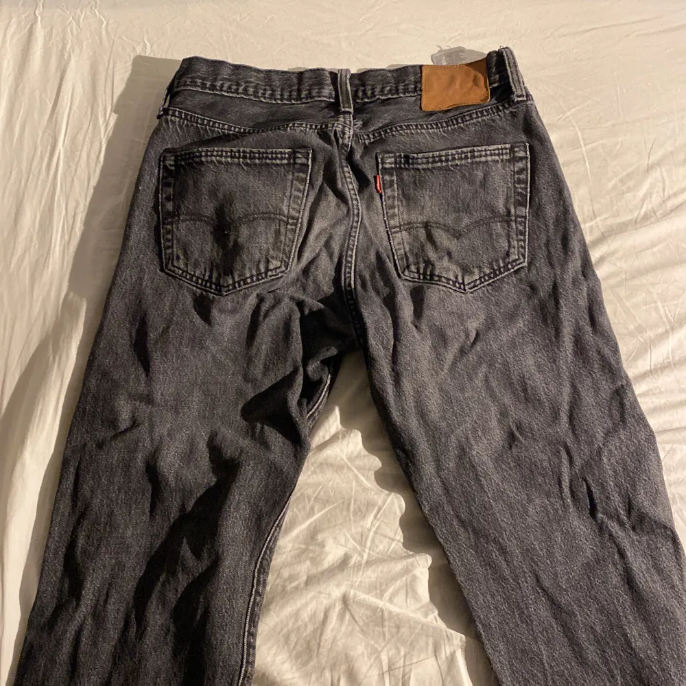Säljer mina Levis jeans då de är för små. Cond 9/10. Pris kan diskuteras. Skriv om ni har frågor . Jeans & Byxor.