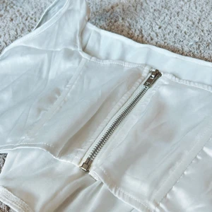 Topp - Topp använd en gång.  Sämre slitage som ej syns. 