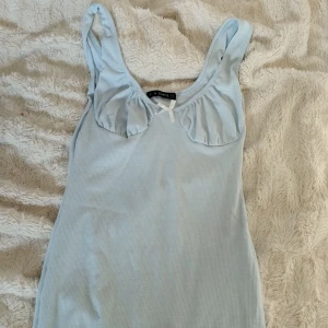 Sommarklänning  - Blå sommarklänning i fint skick, storlek S 💞