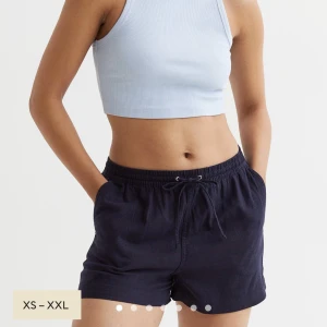 shorts - jätte snygga shorts från hm. använda en gång. möts hällde upp men kan också frakta🥰pris kan diskuteras 