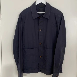 J.Lindeberg overshirt - Lätt overshirt, 100%bomull. Regular fit. Oanvänd.