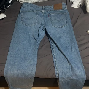 Levis jeans - Jeans från Levis med en baby blue färg, storlek; W33, L30 Använda typ 2 gånger