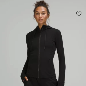 Hooded define jacket nulu  - Säljer då den är för stor för mig. Använd fåtal gånger. Skriv privat för fler bilder. 