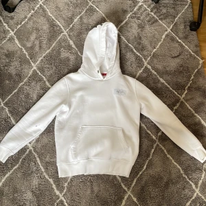 Alpha industries  - Köpt för 1200kr och har använts 4-6ggr. Den har fått lila färg på armen men det syns knappast. Storlek S. Pris kan diskuteras 