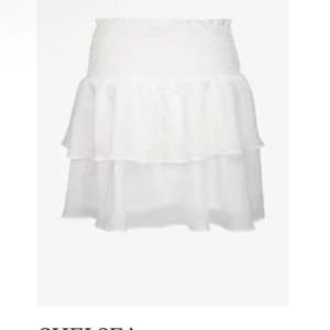Säljer denna fina chelsea kjol då den inte kommit till användning. Köpt för 399kr, aldrig använd!   Säljer den för 200kr + frakt!  Skriv om ni har några frågor eller vill ha mer bilder. 