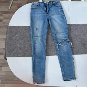 Skinny jeans från Bershka. Väldigt bekväma och inte för tajta