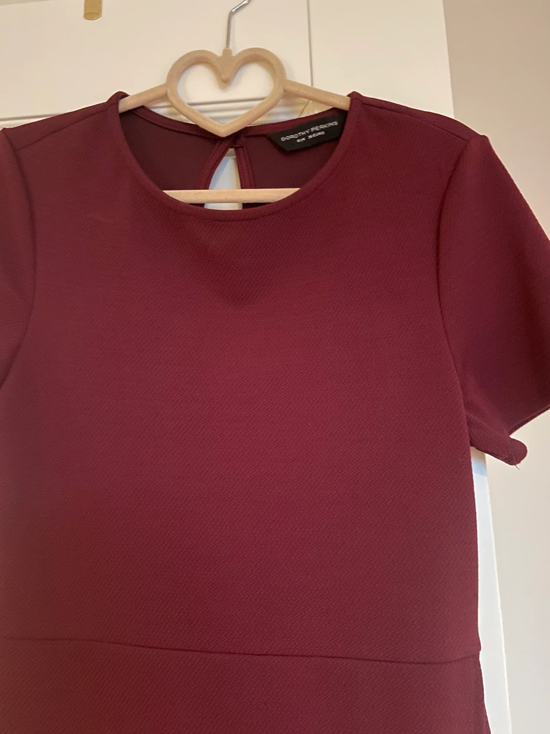 Vinröd klänning - 90