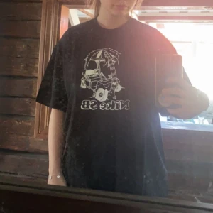 Nike tröja - Nike SB tröja köpt från junkyard bara använd ett fåtal gånger. 