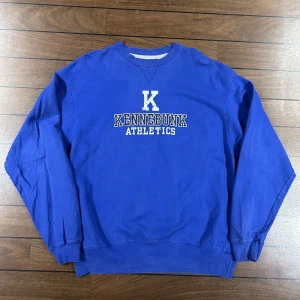 Champion kennebunk sweatshirt  - Snygg vintage sweatshirt i storlek XL! Bara att skriva om du undrar över något🙏