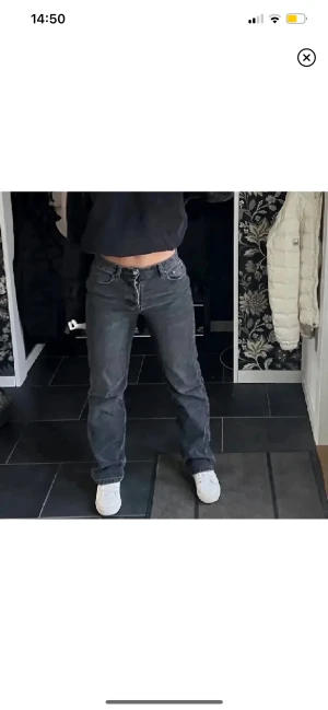 Populära zara jeans  - Helt slutsålda zara jeans, storlek 36. Nyskick