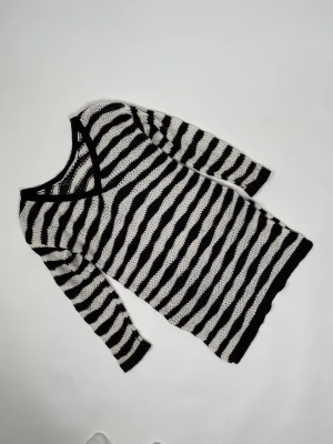 Stickad Klänning  - Klänning eller lång tröja! Går o ha åt båda hållen ! 