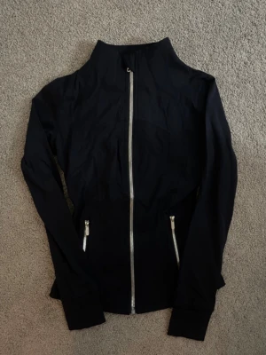 Lululemon Full Zip Jacket - Helt nu & Oanvänd ✔️, Storlek S ✔️, Skickas inom 1 dag 🚀, kontakta gärna för mer info ☺️