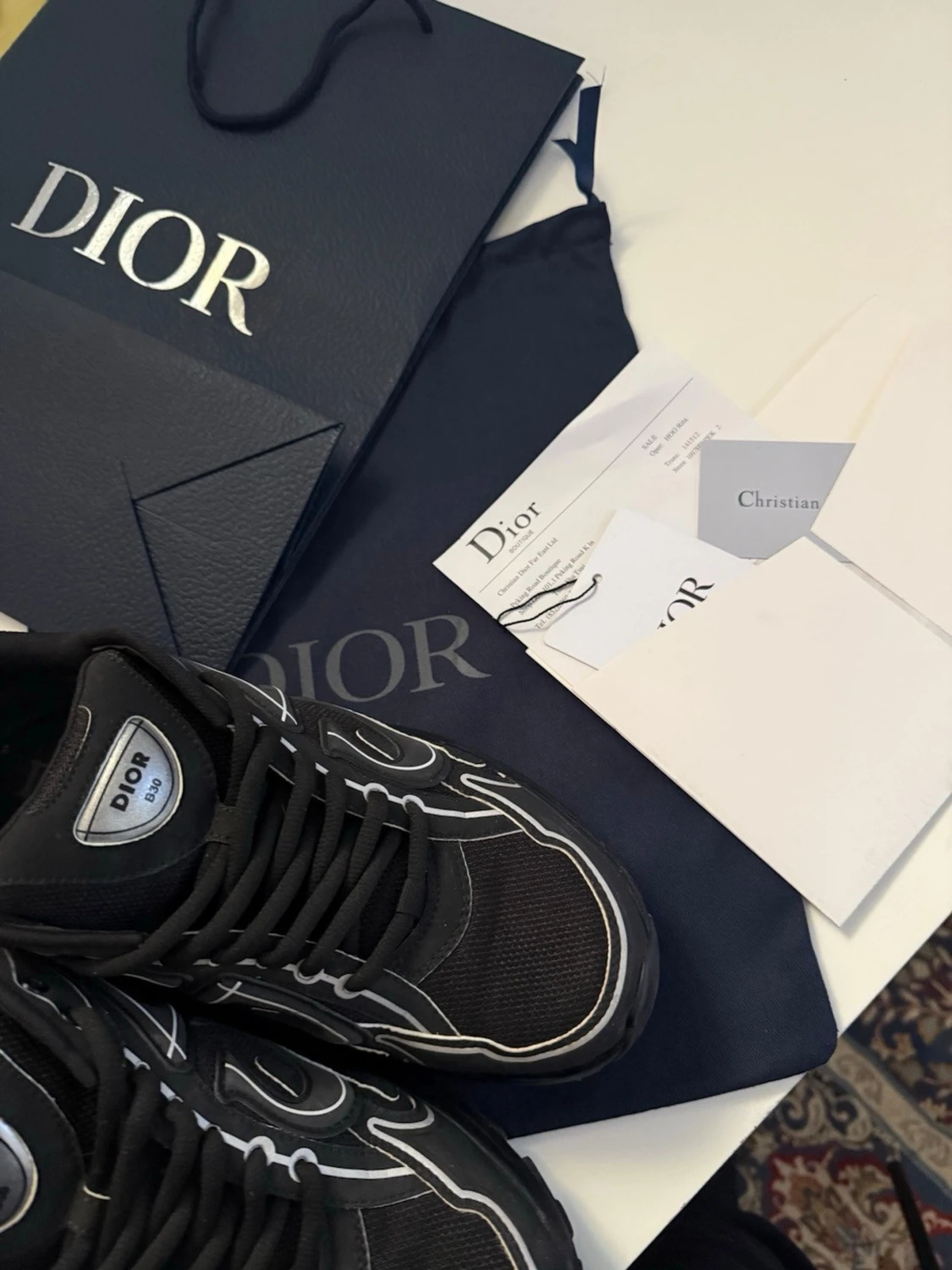 Svarta Dior sneakers med vita detaljer
