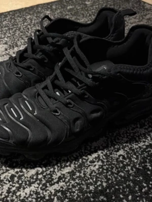 Nike Vapor Max st 45 Nyskick - Säljer ett par Nike perfekt till våren/sommaren. Nyskick storlek 45