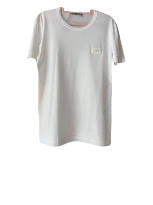 D&G - dg tröja lite miss färgad på läder lappen men annars helt prima.