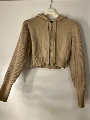 Finstickad kofta - Zara - Jättesöt 
