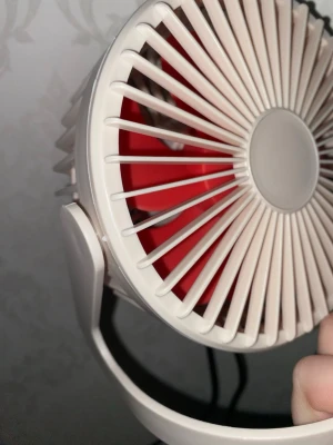 Fläkt med USB  - En oanvänd bordsfläkt med USB uttag. 