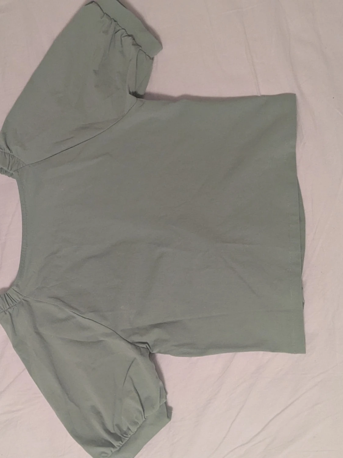 Ljusgrön topp med knutdetalj - 2