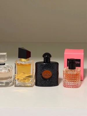 4 parfymer till paketpris super billigt  - Jag säljer dessa fyra parfymer tillsammans jätte billigt. Alla fyra för endast 600 kr