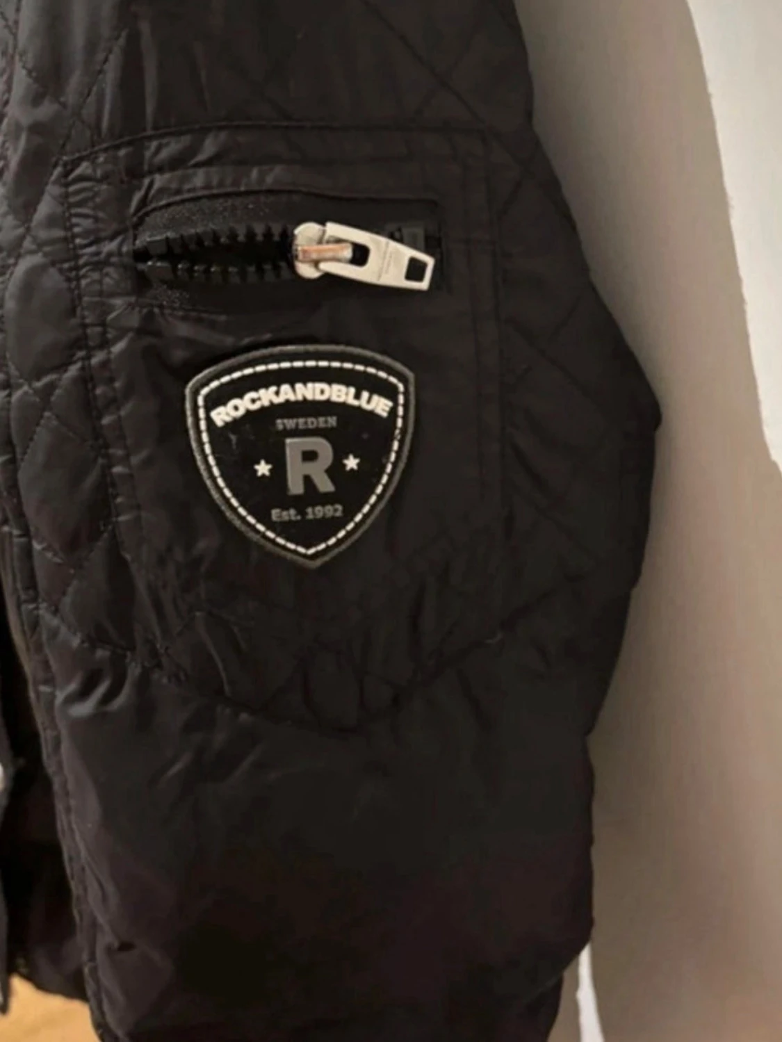 Rock and blue jacka  - 3