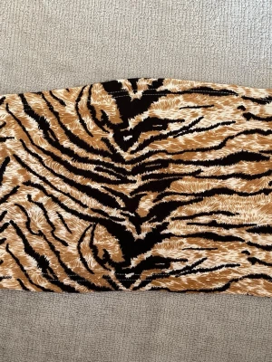 Tub-topp SHEIN  - Tunn tub-topp stl S. Använd ett par gånger. 