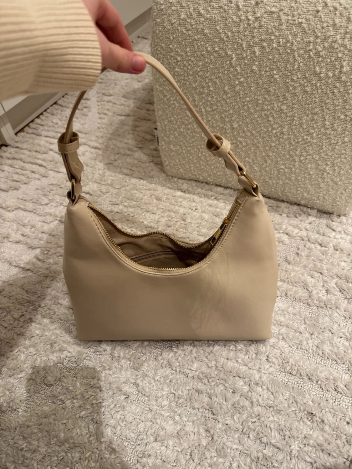 Beige axelremsväska i skinnimitation - 4