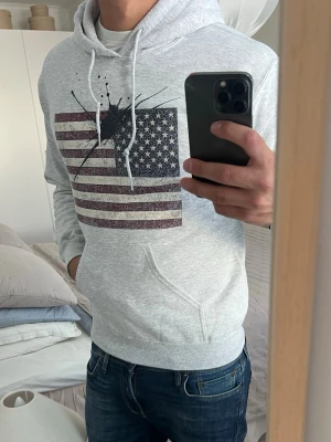 Concrete ink hoodie  - Alla storlekar finns 