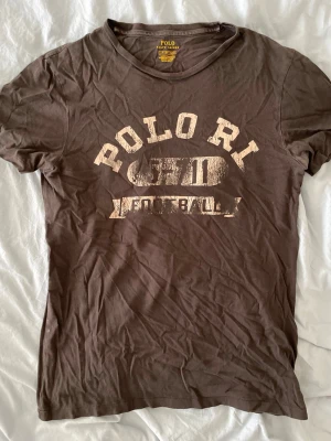 Vintage ralph lauren tshirt - Säljer denna vintage ralph luren t shirt, köpt på plick för ett år sedan men har aldrig använt den. Hör av dig vid funderingar!