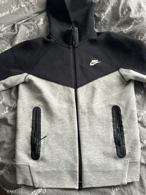 Nike tech - En Nike tech tröja i storlek S