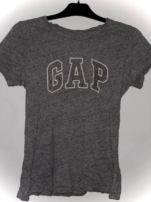 Gap t-shirt - Köpt i Los Angeles USA 2018. 🤍