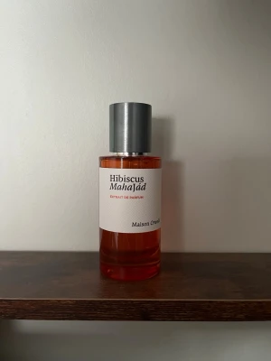Hibiscus Mahajad  - Säljer min Hibiscus Mahajad då den inte längre kommer till användning. Hör av er om ni har några frågor! :)