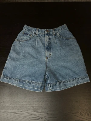 Jeansshorts - Jeansshorts från Lee, se mått i bilder  A003