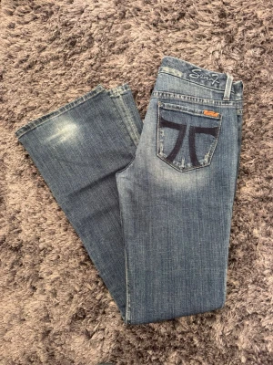 Lowwaist vintage Seven7 Jeans - Supersnygga lowwaist vintage jeans från Seven7. Storlek 28, midja ca 80 cm och innerben 83 cm!