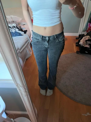 Perfekt jeans flared - Flared jeans från Gina, storlek 36. Jag är 165