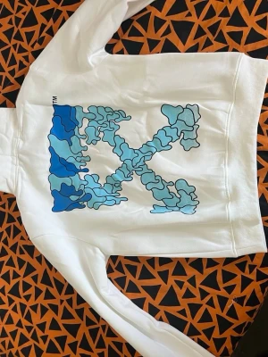 Vit hoodie - Tjock, perfekt för vinter