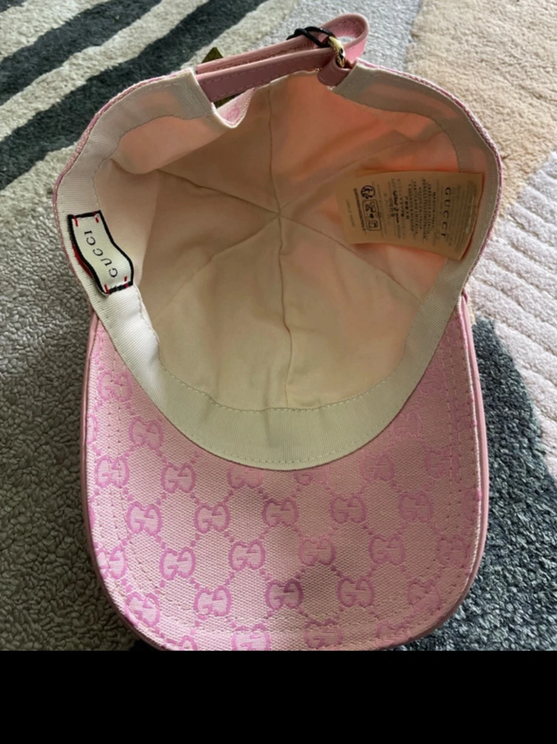 Rosa keps från Gucci med påse och låda - 5