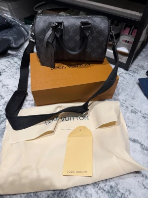 Louis Vuitton City Keepall handbag - ✅ Perfect condition  – Brand new, never worn  💯 100% Authentic products only 📦 Fast shipping ♻️ Shop sustainably, look sharp.  REMINDER: Items can be used and please note that we only resell used clothes we buy online (some are brand new).   We will always tell our customers before buying if item has stains or is damaged. Returning is always possible  Bought in here. If you have anything authentic to sell, let us know because we also buy and sell on here🙂  Thank you!