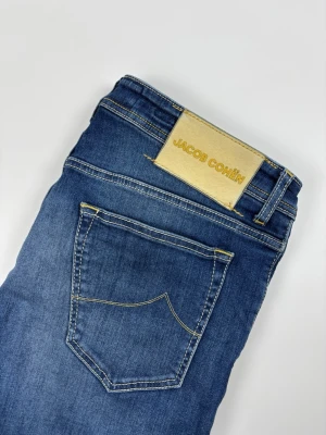 Jacob Cohën Nick jeans - | Säljer ett par Jacob Cohën Nick jeans i riktigt bra använt skick | Storlek: 36 | Hör av dig vid frågor eller funderingar