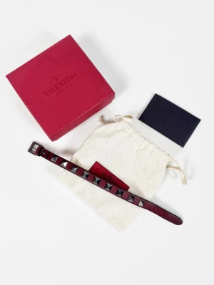 Valentino armband - | Säljer ett Valentino armband i nyskick | Storlek: Onesize | Hör av dig vid frågor eller funderingar