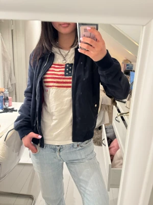 Bomberjacka - Tidlös bomberjacka med röd insida!🤗💓